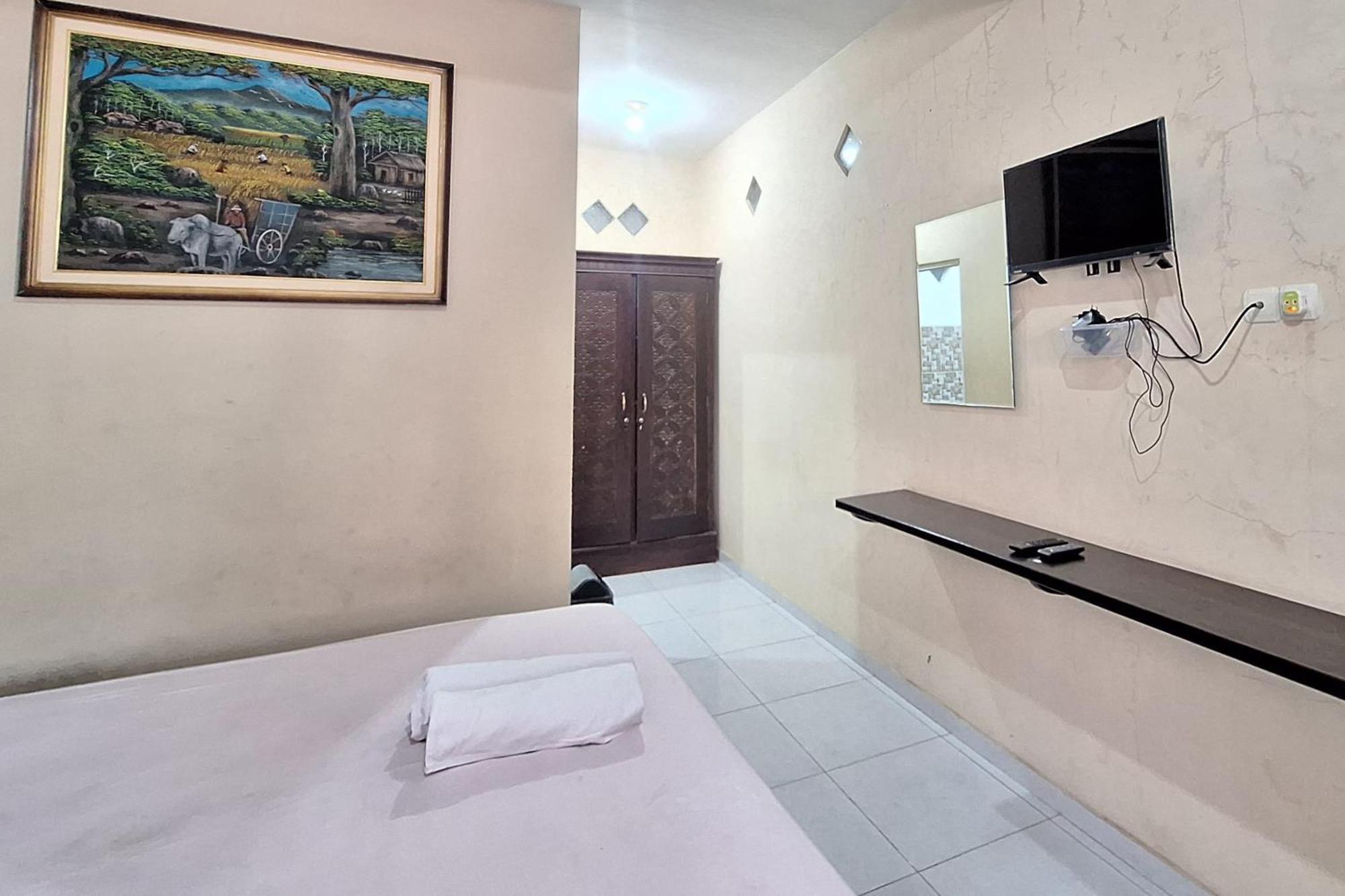 Villa Bukit Bunga Syariah Redpartner Pacet Mojokerto Exterior foto