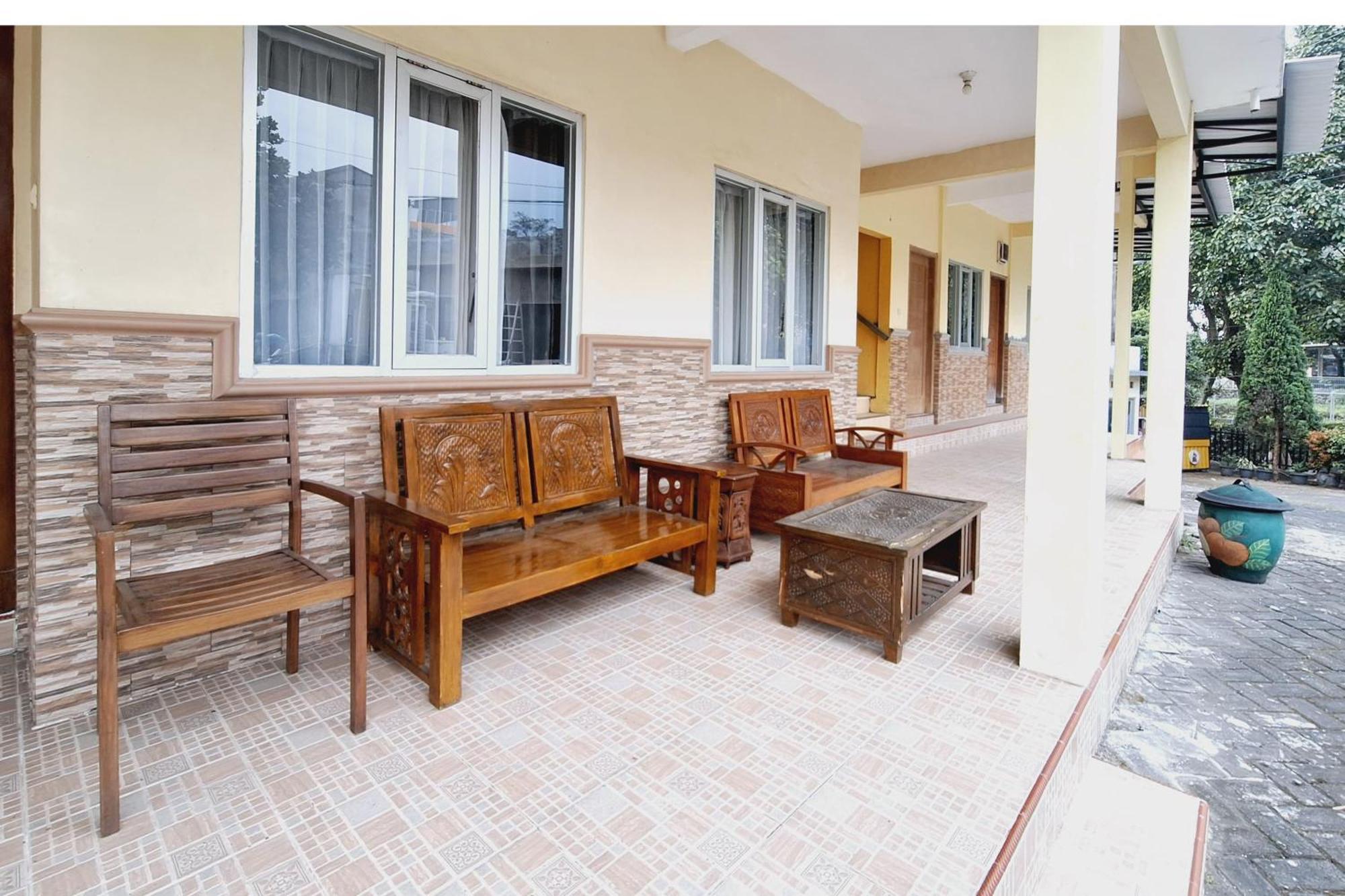 Villa Bukit Bunga Syariah Redpartner Pacet Mojokerto Exterior foto