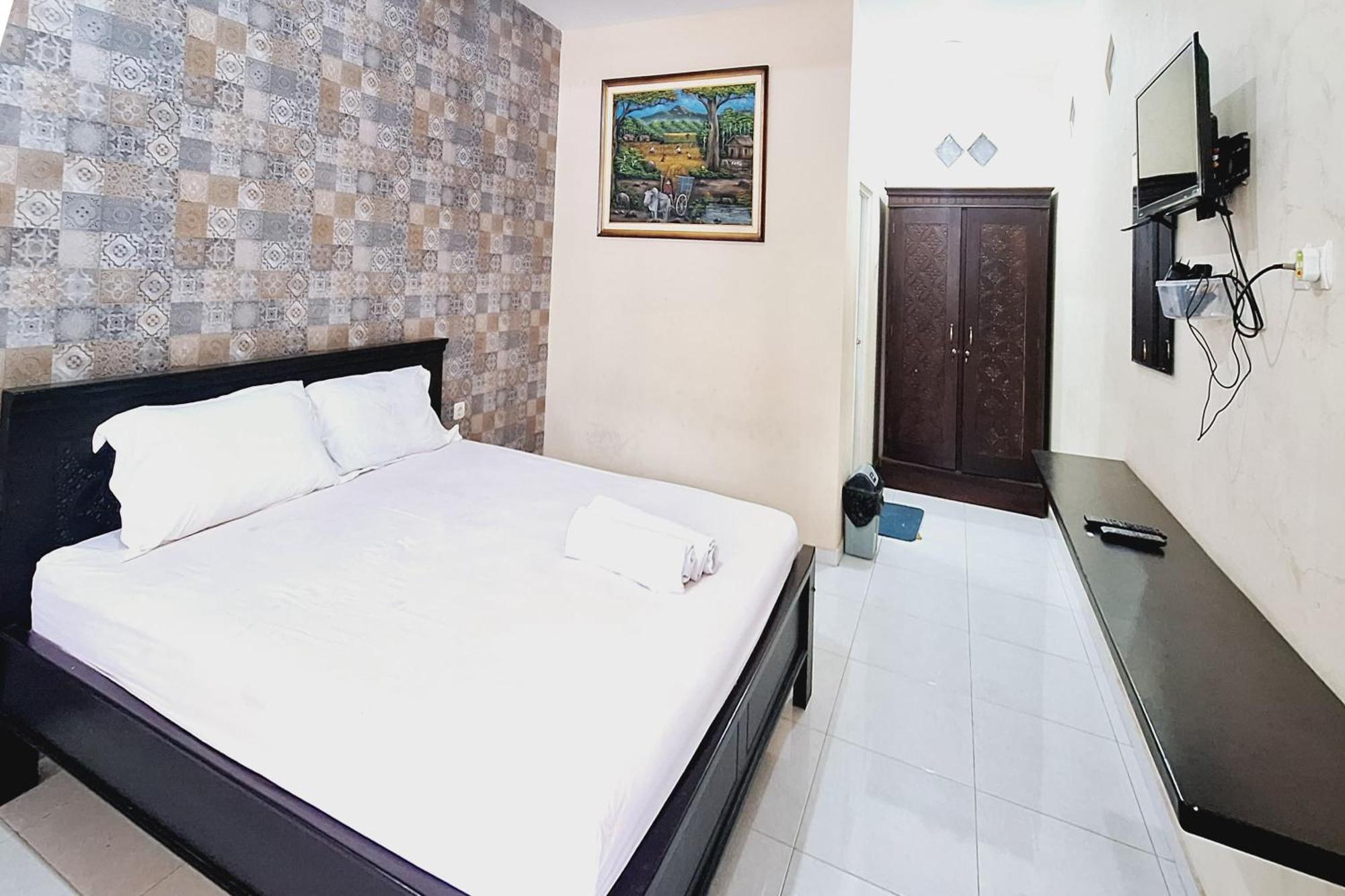 Villa Bukit Bunga Syariah Redpartner Pacet Mojokerto Exterior foto